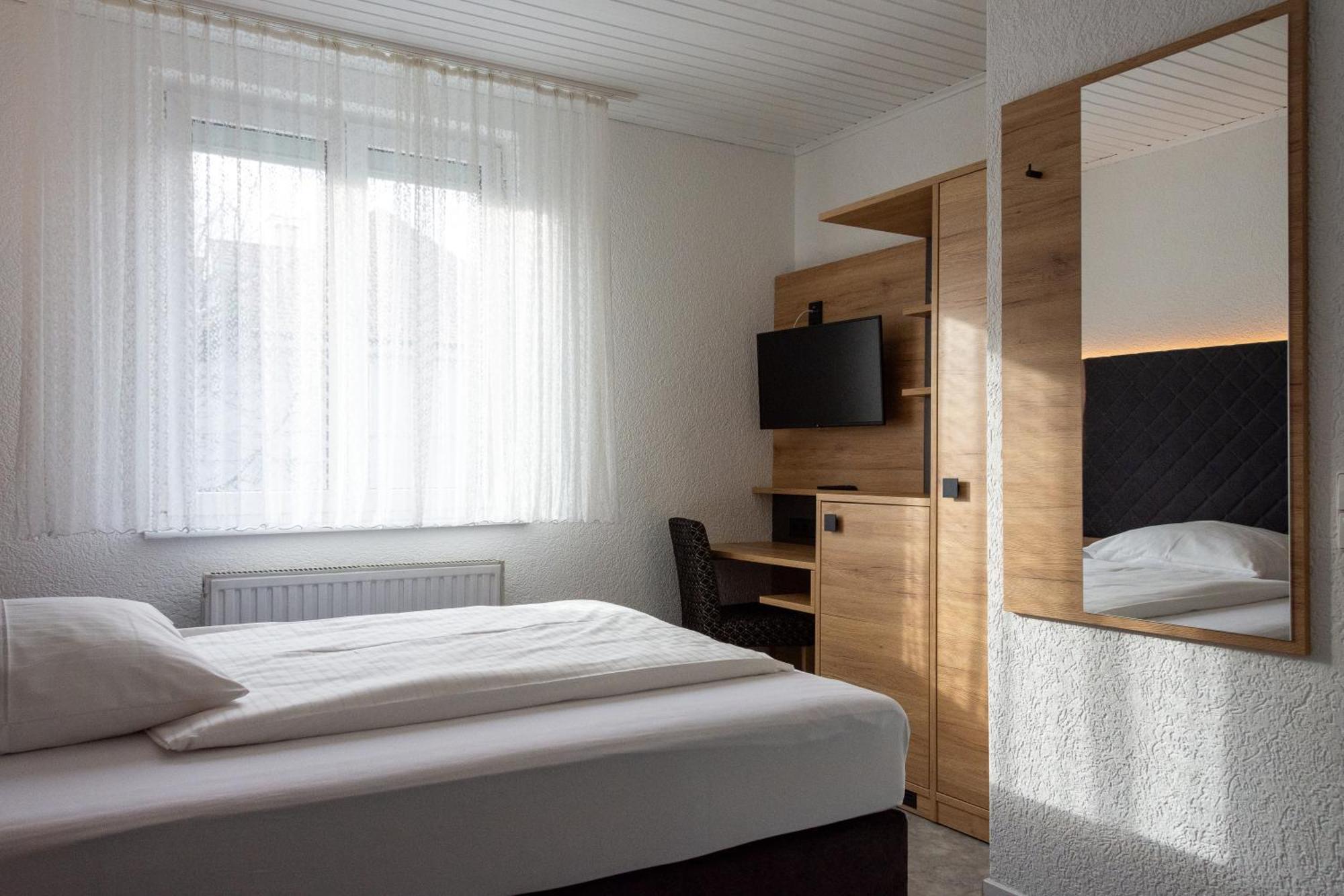 Hotel-Cocco-Bello In Der Villa Foret Лудвигсбург Екстериор снимка