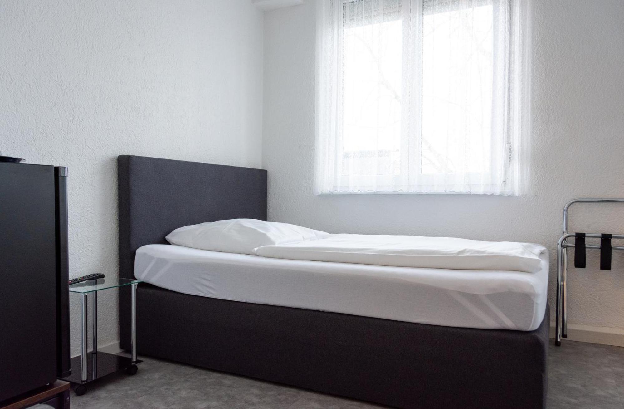 Hotel-Cocco-Bello In Der Villa Foret Лудвигсбург Екстериор снимка