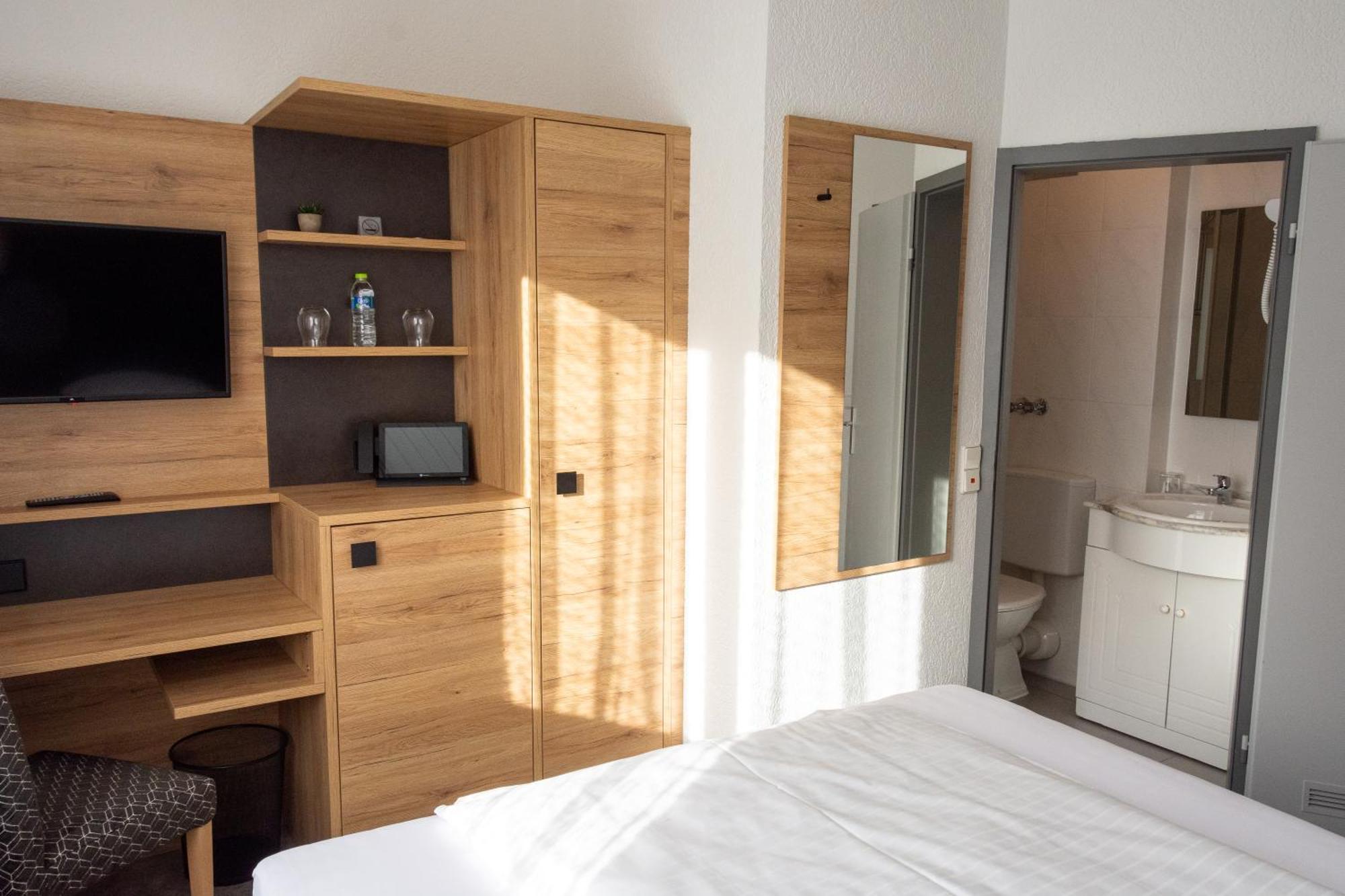 Hotel-Cocco-Bello In Der Villa Foret Лудвигсбург Екстериор снимка
