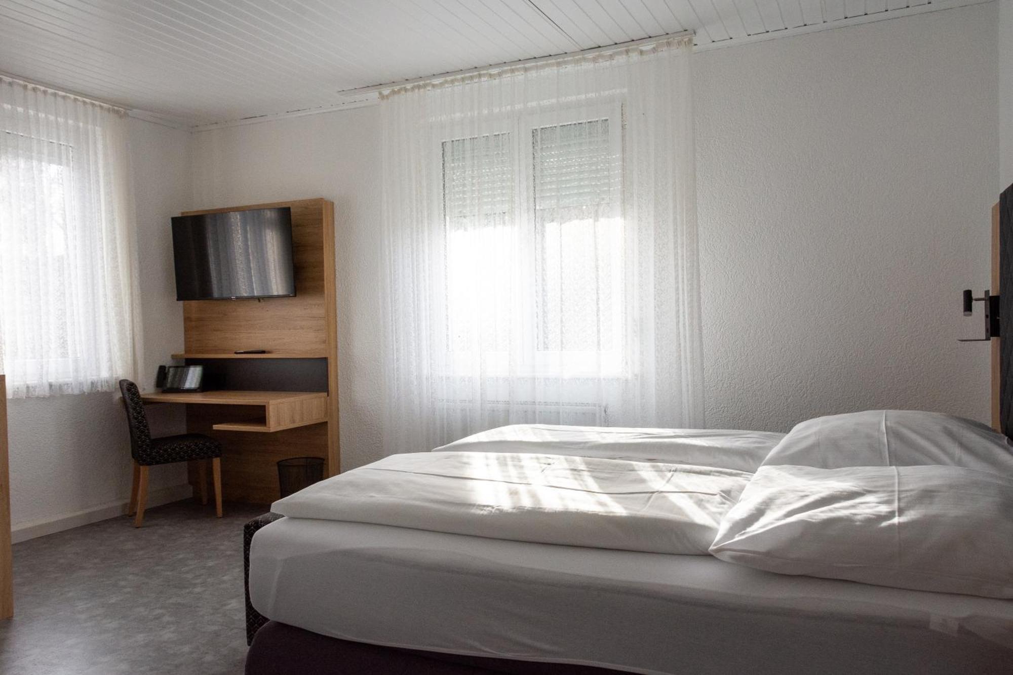 Hotel-Cocco-Bello In Der Villa Foret Лудвигсбург Екстериор снимка