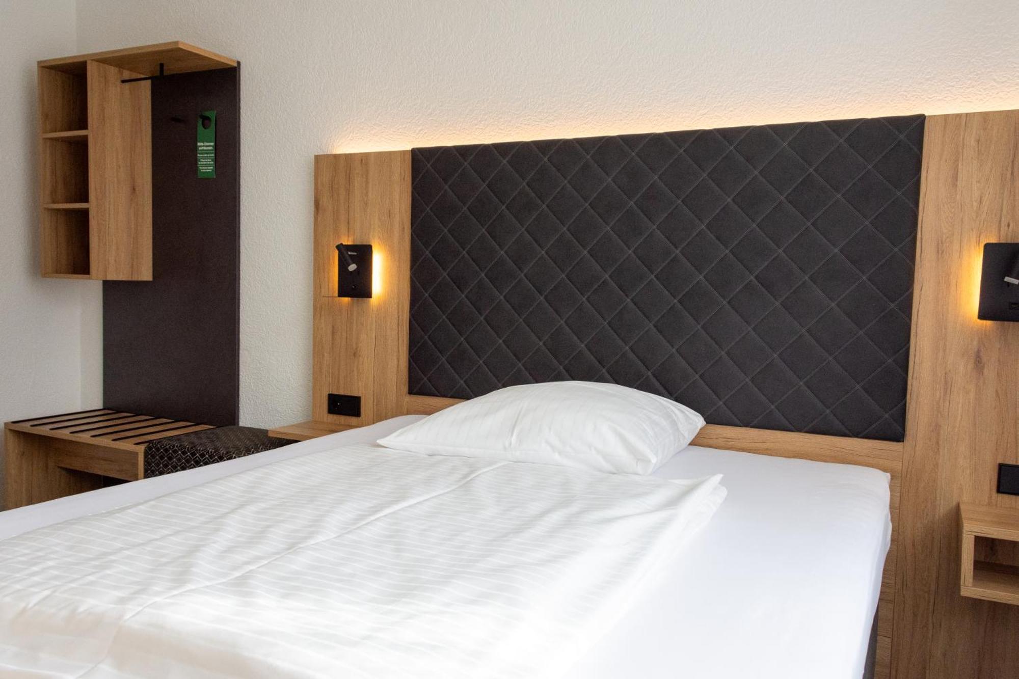Hotel-Cocco-Bello In Der Villa Foret Лудвигсбург Екстериор снимка