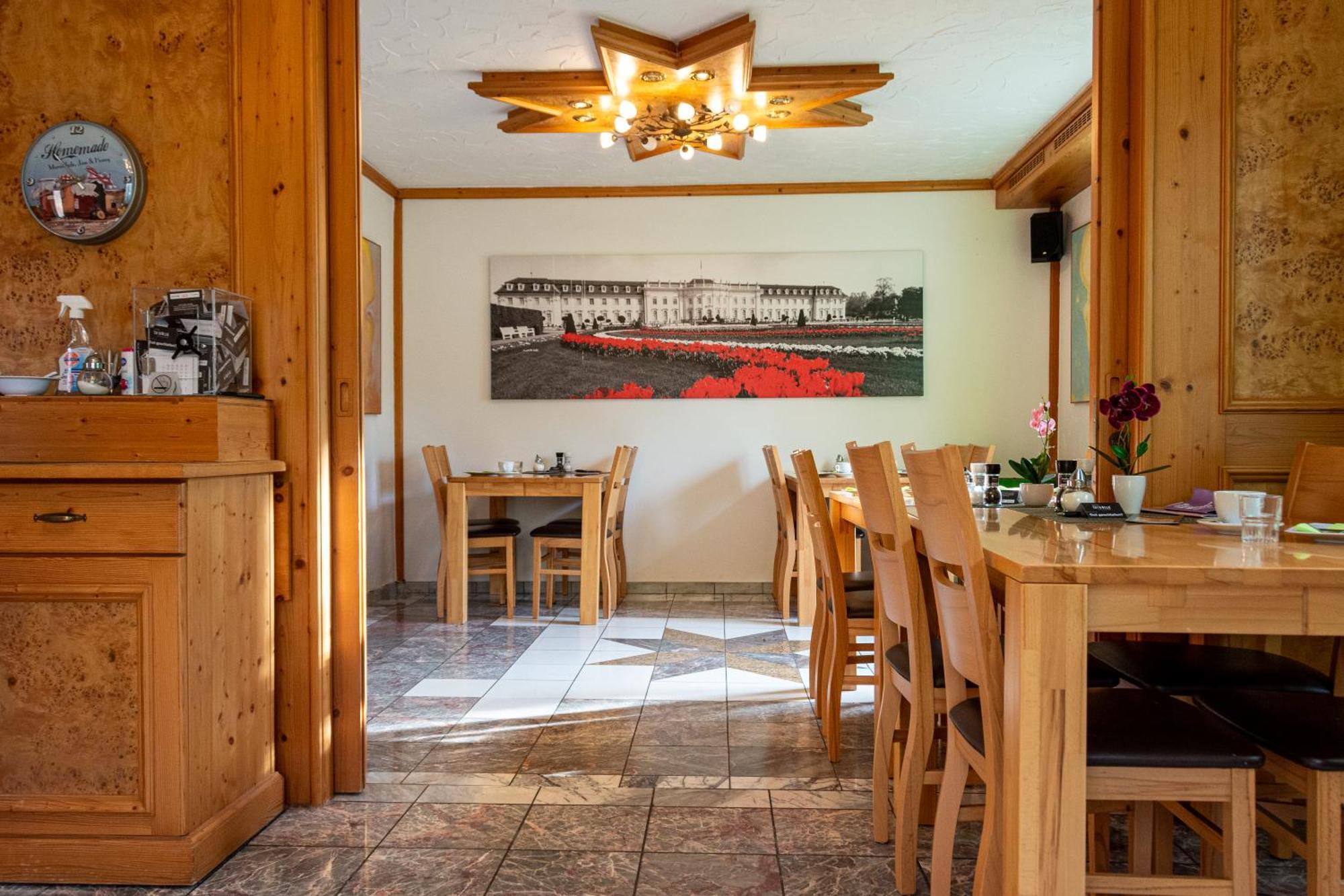 Hotel-Cocco-Bello In Der Villa Foret Лудвигсбург Екстериор снимка