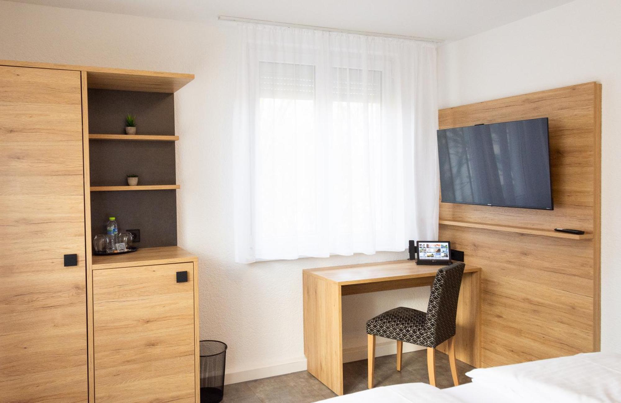 Hotel-Cocco-Bello In Der Villa Foret Лудвигсбург Екстериор снимка