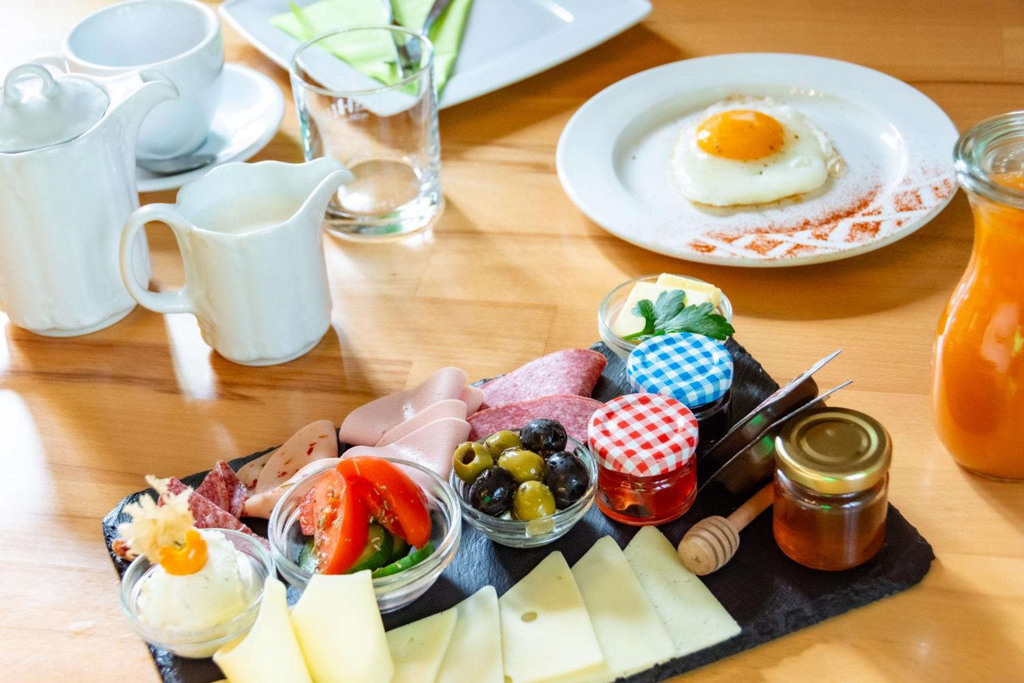Hotel-Cocco-Bello In Der Villa Foret Лудвигсбург Екстериор снимка
