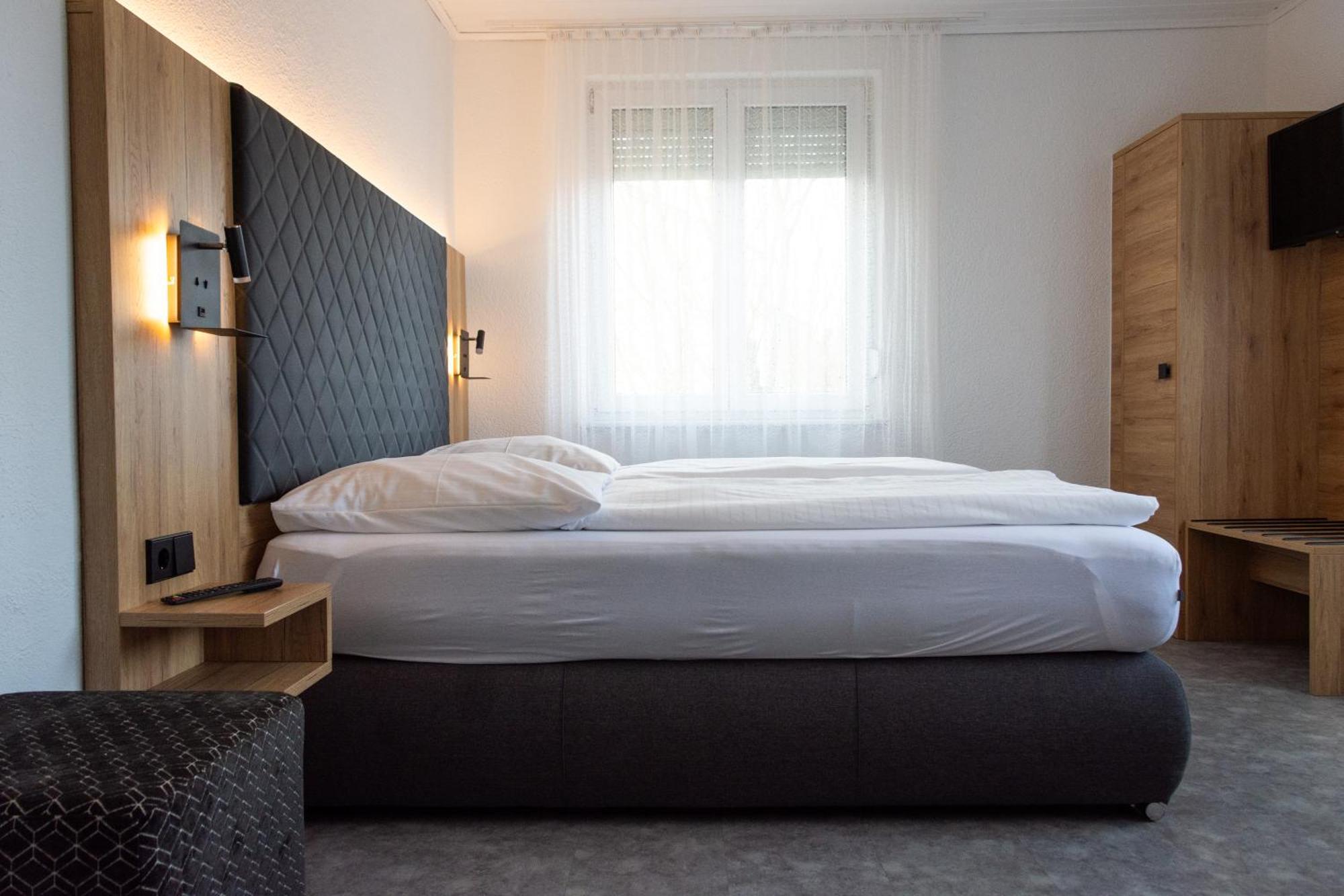 Hotel-Cocco-Bello In Der Villa Foret Лудвигсбург Екстериор снимка