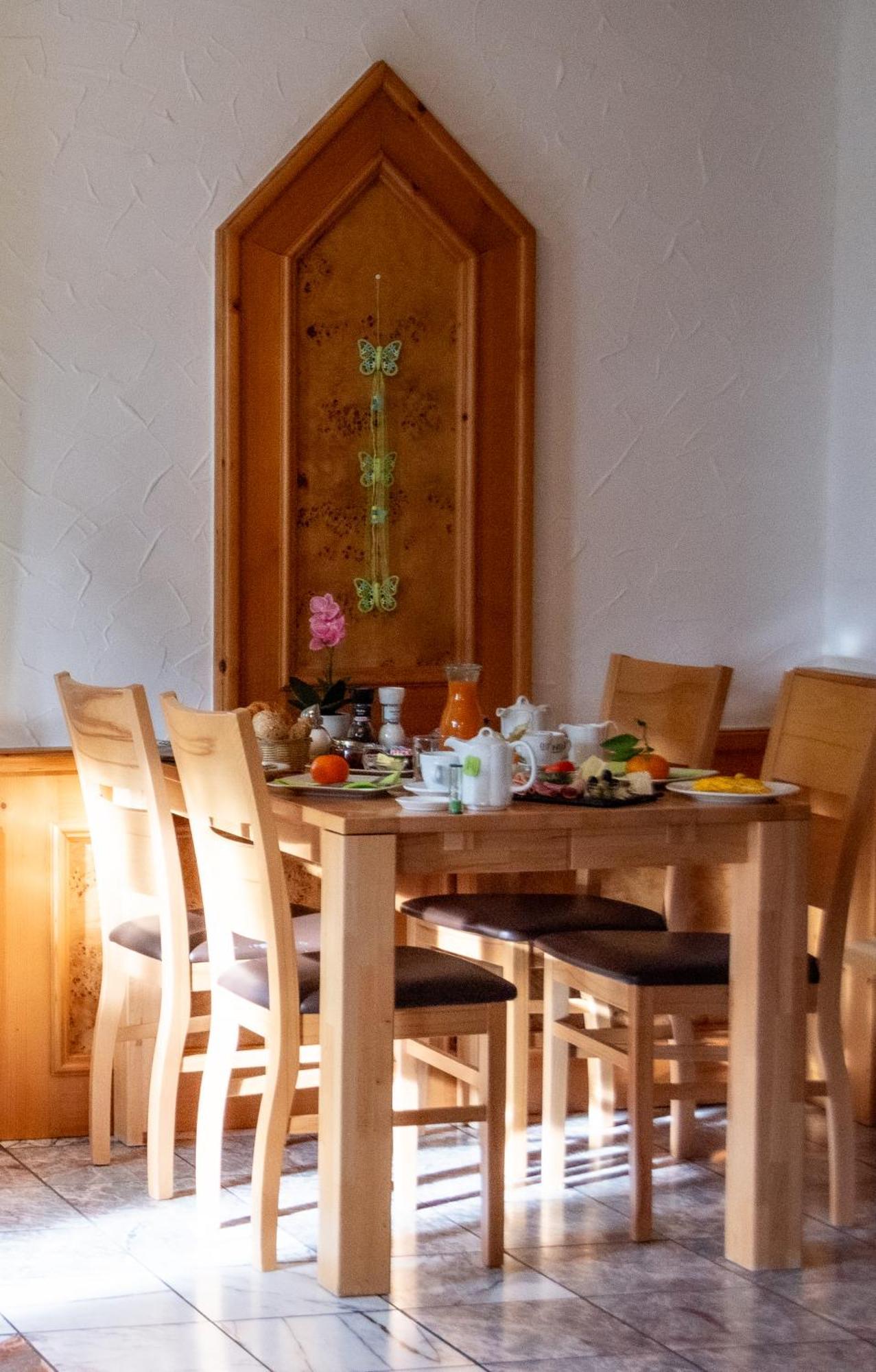 Hotel-Cocco-Bello In Der Villa Foret Лудвигсбург Екстериор снимка